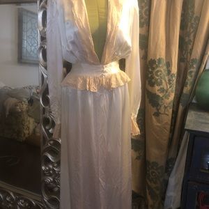 Gorgeous Vintage Wedding Robe